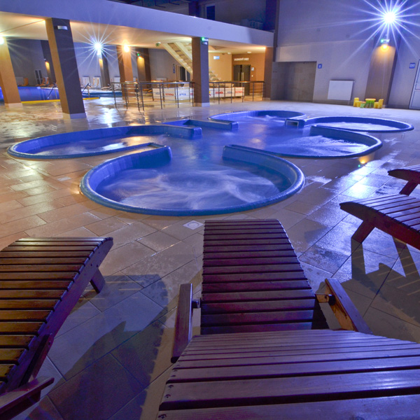 basen z masażem Aquaruthenia